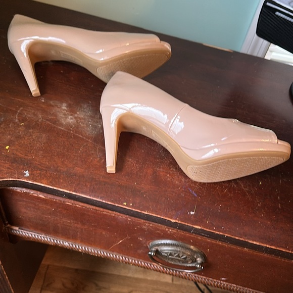 Bandolino Women's Peep Toe Heels - Nude - Picture 4 of 5